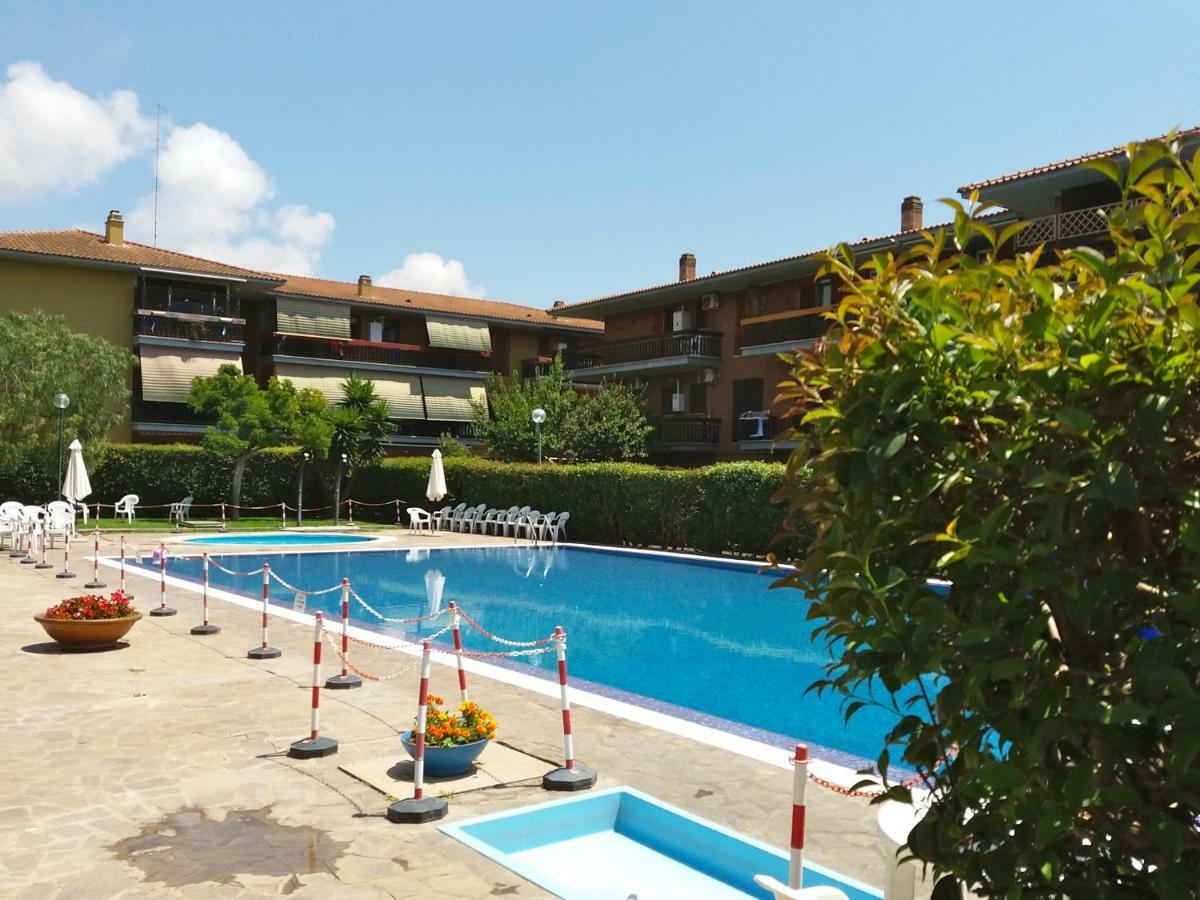 Roma alla Villa di Pompeo Ladispoli Esterno foto